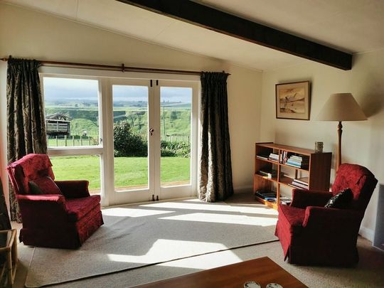 Charming Country Cottage - 2BR, 2BA - Photo 1