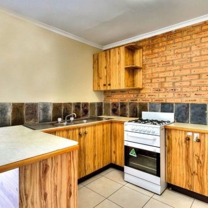 Quality 3 bedroom townhouse in a great estate - Photo 1