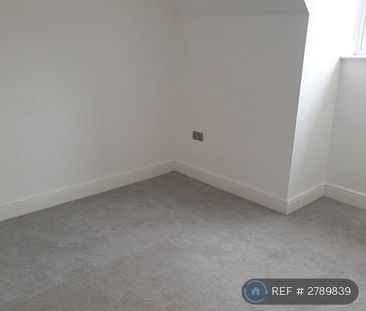 2 bedroom penthouse to rent - Photo 2