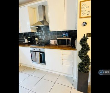 2 bedroom end of terrace house to rent - Photo 3