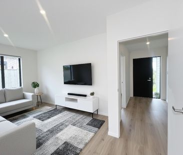 Cozy sunny 4 bedroom family home at Waiata shore - Photo 1