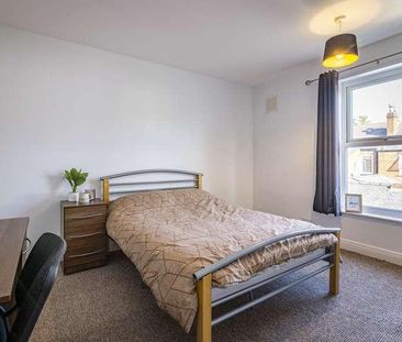 Kirkby St // Bed + Study Rooms // Sept, LN5 - Photo 5