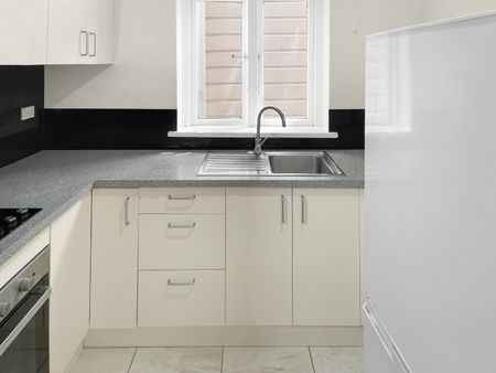 2-Bedroom Flat in the Heart of Newtown - Photo 3