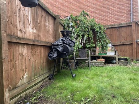 2 bedroom mews to rent - Photo 2