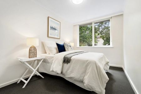 Stylish & Spacious Glen Iris Retreat - Photo 4