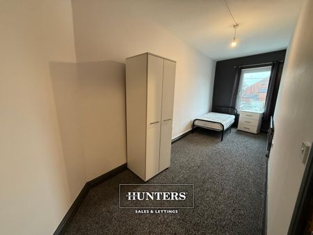 1 bedroom Flat To Let - Photo 2