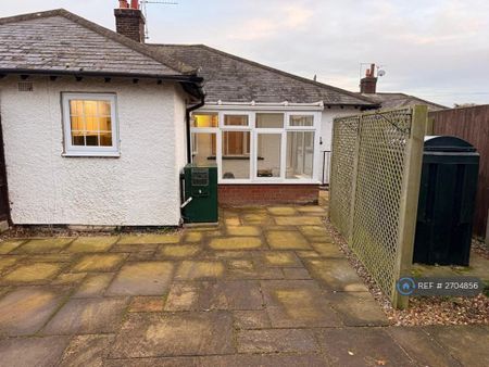 2 bedroom semi-detached house to rent - Photo 4