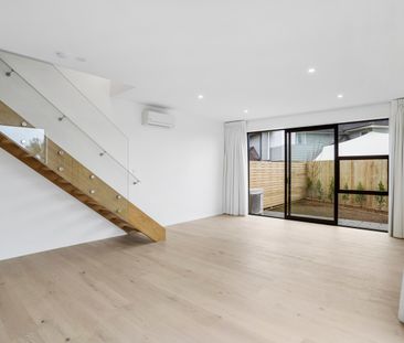 Modern Luxury - Unbeatable Location - Photo 3