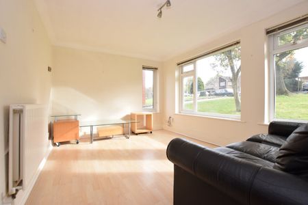 34, Blackmoor Court, Alwoodley, Leeds, West Yorkshire, LS17 7RS - Photo 4
