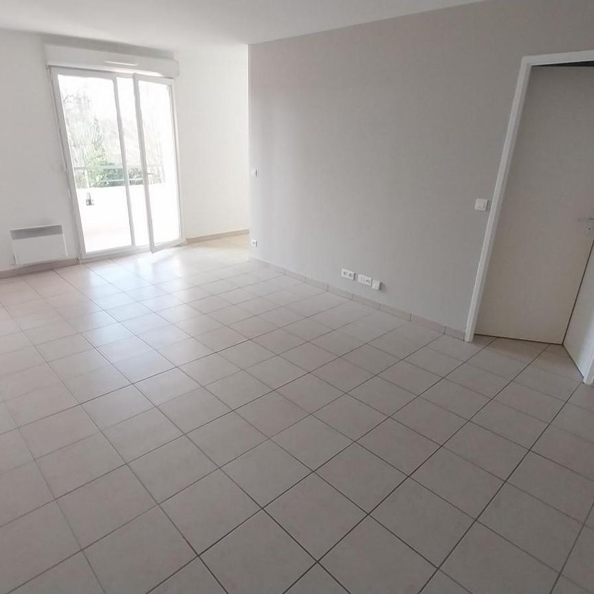 Location Appartement 2 pièces 53m² HENIN BEAUMONT 62110 - Photo 1