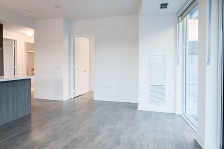 For Lease - 333 Sunseeker Avenue Unit# 317, Innisfil, Ontario - Photo 2