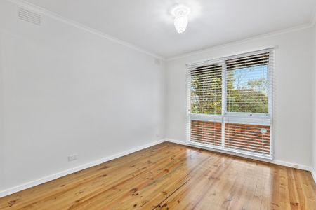 A low maintenance lifestyle brimming with convenience - Photo 2