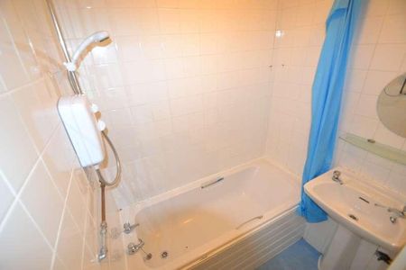 Duffield Court, Hulme, Manchester, M15 - Photo 5