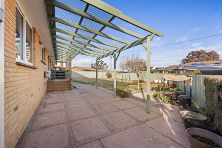 33 Brunswick Circuit, Kaleen ACT 2617 - House For Rent | Domain - Photo 2