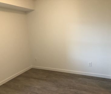 University District: U8 – Top Floor, 1 bed, 1 bath - Photo 4