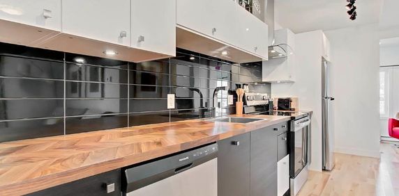 Superbe 3.5 + coin bureau-semi-meublé-Terrasse20x10-Centre-Ville+végétation - Photo 2