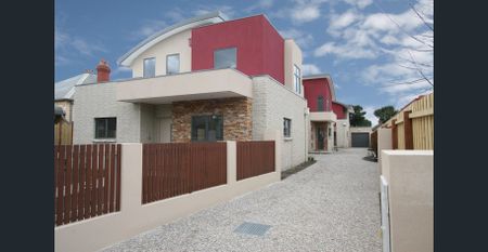 Elegant double storey living! - Photo 5