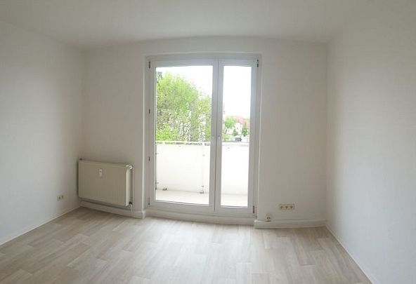 Attraktive 3-Zimmer-Wohnung im 1. Obergeschoss mit Balkon in Merseburg - Photo 1