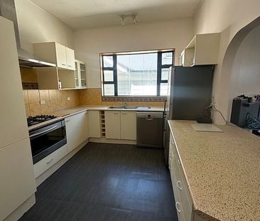 3+1 bedroom house in Island Bay - Photo 5