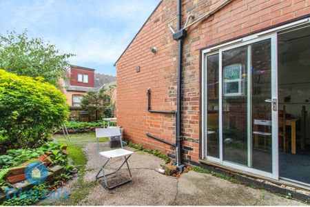 5 bed Semi-Detached House for Rent - Photo 5