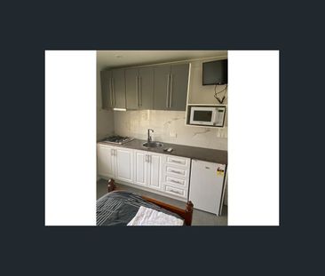 Great share house! ALL bills included / room furnished with ensuite! - Photo 2