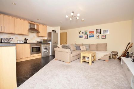 2 bedroom flat to rent - Photo 2