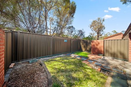 Renovated - Two-bedroom townhouse in great location! - Photo 3