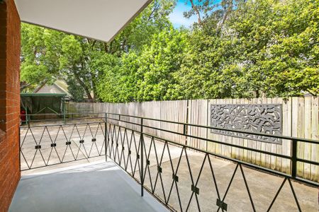 Charming 2-Bedroom Apartment in Prime Hunters Hill Location - A Must-See! - Photo 3