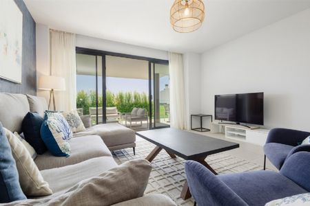 2 Bedroom Apartment For Rent in Estepona, Málaga - Photo 4