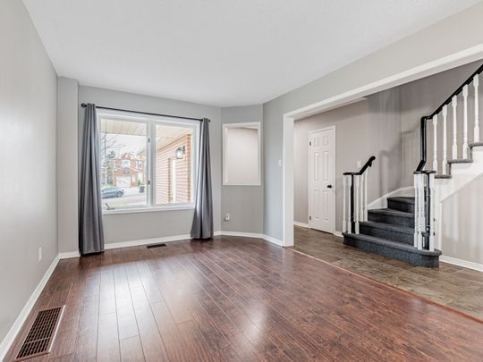 For Lease - 10 Laidlaw Drive, Barrie, Ontario - Photo 1