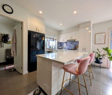 Two Bedroom Stunner! - Photo 6