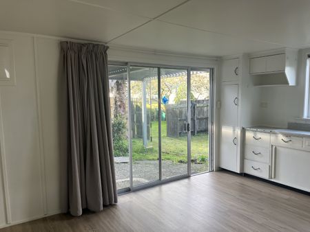 Renovated Coastal Living Ã¢Â€Â“ Walk to the Beach - Photo 2