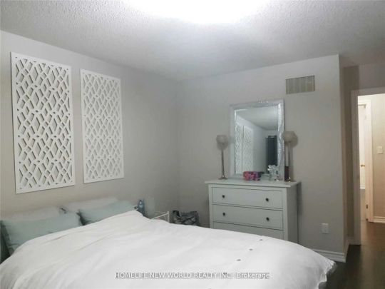 Condo Townhouse For Lease | W9194945 - Photo 1