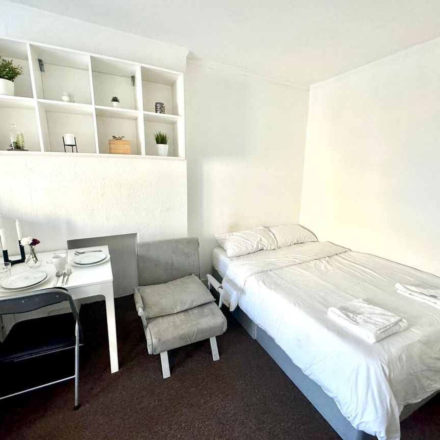 Sussex Gardens, Paddington, London, W2 - Photo 1