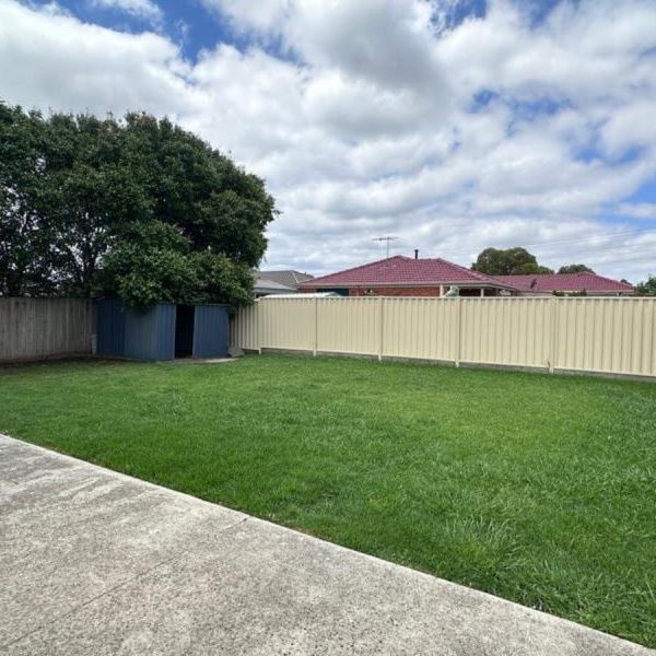 Spacious 3-Bedroom Home for Rent in Cranbourne West - Photo 1