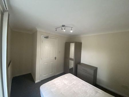 1 bedroom in a house share to rent - Photo 5