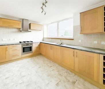 2 bedroom penthouse to rent - Photo 6