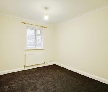 3 bedroom apartment to rent - Photo 2
