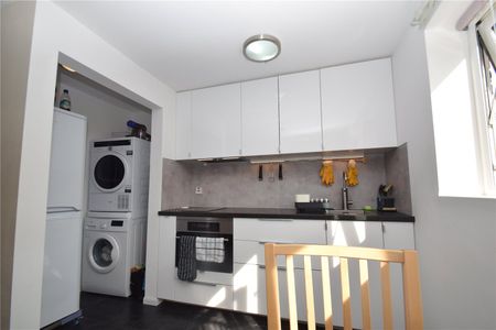 1 bed ground floor flat to rent in Hildenley Close, Scarborough, YO12 - Photo 2
