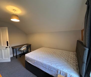 4 or 5 bedroom house - Photo 4