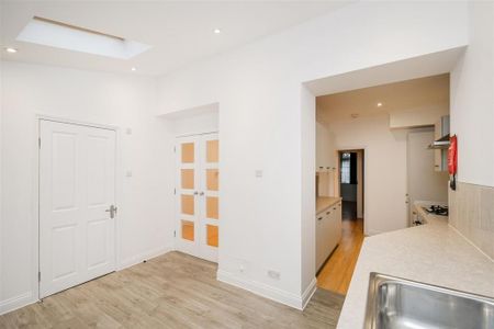 3 bedroom terraced house to rent - Photo 5