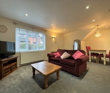 2 bedroom Maisonette in Chives Place, Warfield - Photo 2