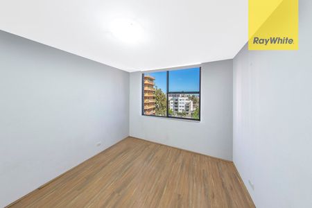LARGE 3 BEDROOM UNIT IN GOOD STREET - Photo 4