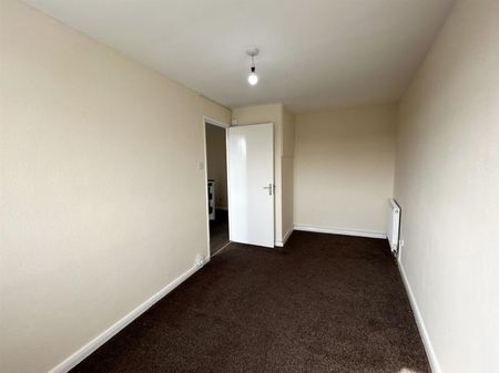 3 Bedroom Maisonette To Let - Photo 2