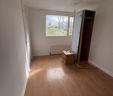 3 bedroom end of terrace house to rent - Photo 2