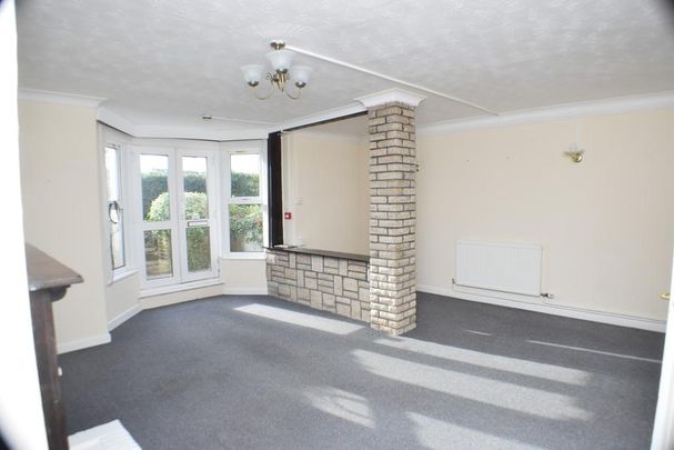 2 bedroom ground floor flat to rent - Photo 1