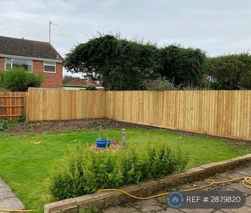 1 bedroom in a house share to rent - Photo 2