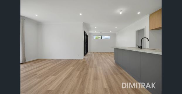 BRAND NEW 4 Bedroom City Fringe Executive Family Home - Photo 1