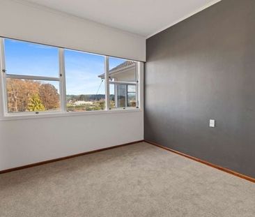 4 Bedroom House in Kawaha Point, Rotorua - Photo 3