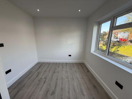 6 bedroom terraced house to rent - Photo 4